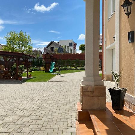 Villa Butterfly Nova Lesna Bagian luar foto